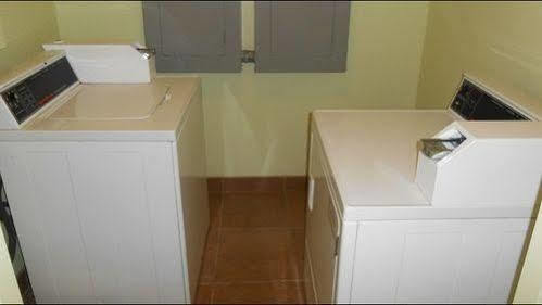 Motel 6 Floresville Bagian luar foto