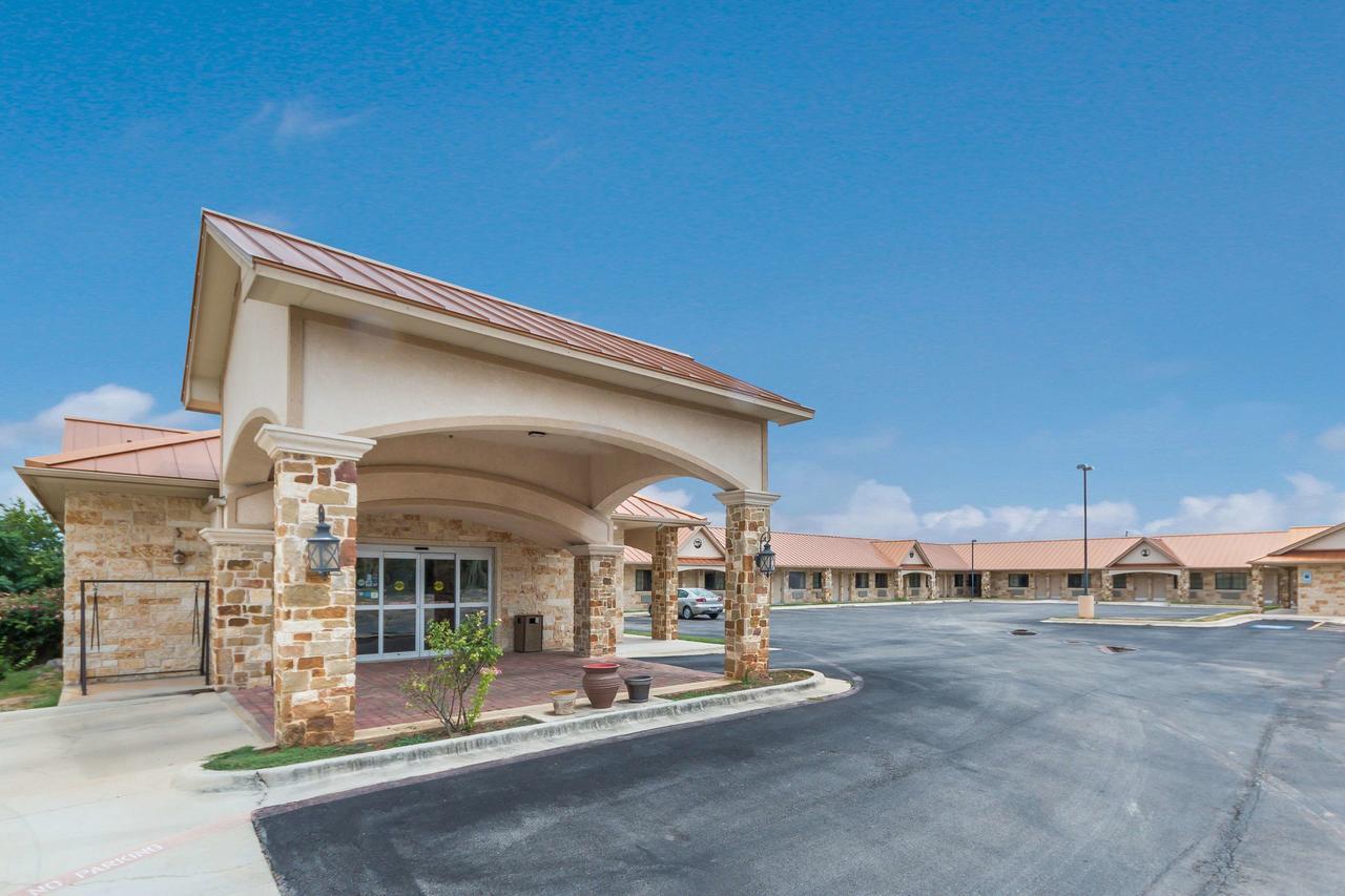 Motel 6 Floresville Bagian luar foto