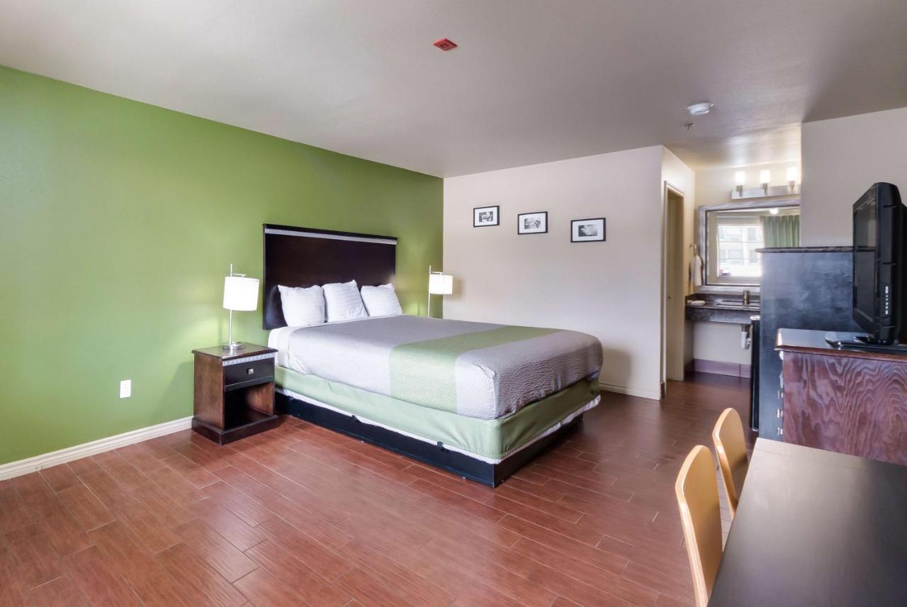 Motel 6 Floresville Bagian luar foto
