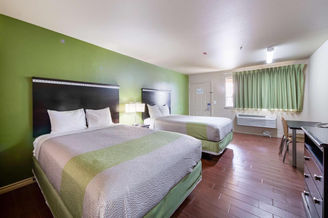 Motel 6 Floresville Bagian luar foto