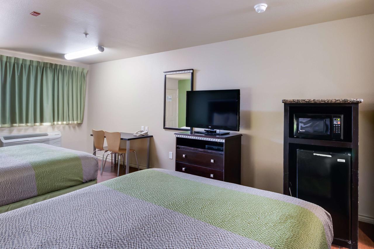 Motel 6 Floresville Bagian luar foto
