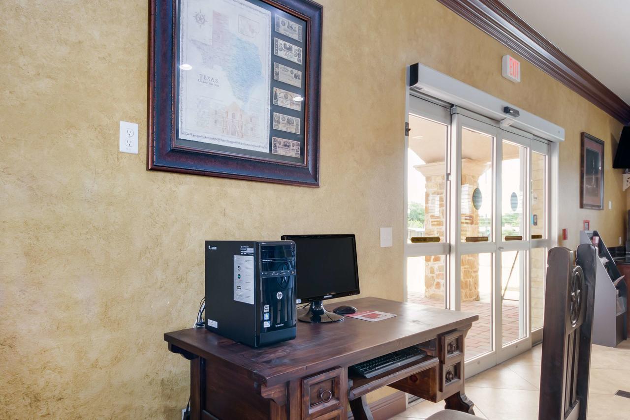 Motel 6 Floresville Bagian luar foto