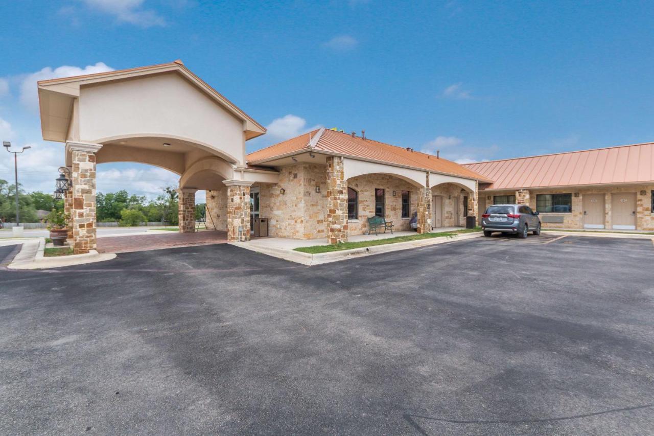 Motel 6 Floresville Bagian luar foto