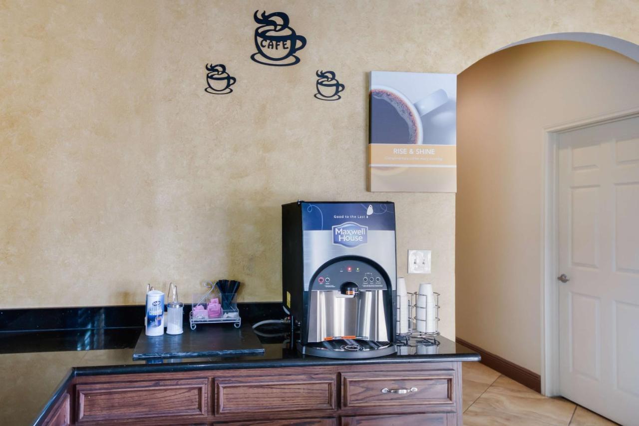 Motel 6 Floresville Bagian luar foto