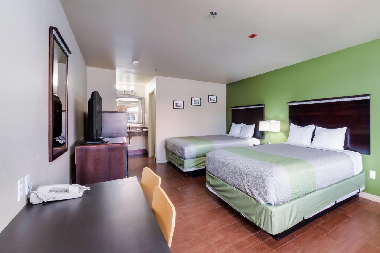 Motel 6 Floresville Bagian luar foto