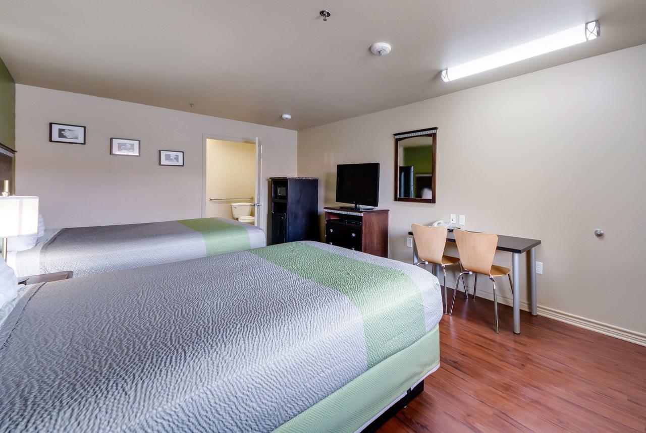 Motel 6 Floresville Bagian luar foto